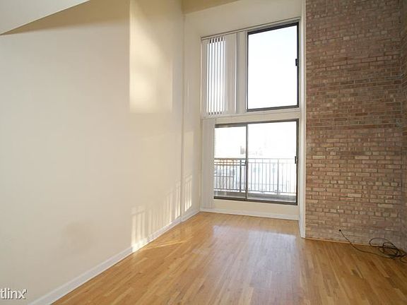 2nd image of 1220 N La Salle Dr APT 5B