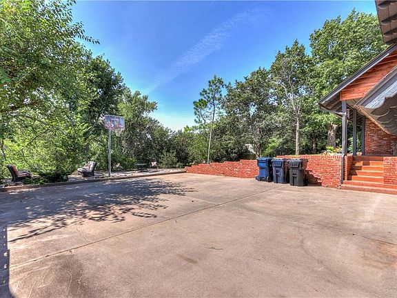 3rd image of 11112 Colechester Ct