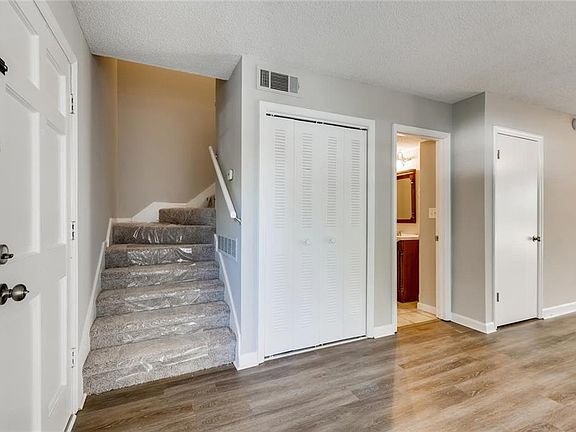 4th image of 380 Leisure Ct