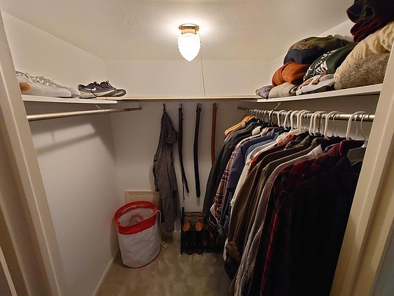 4th image of 2214 Glouchester Dr