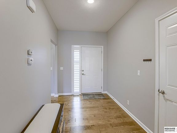 5th image of 15264 Crown Point Ave
