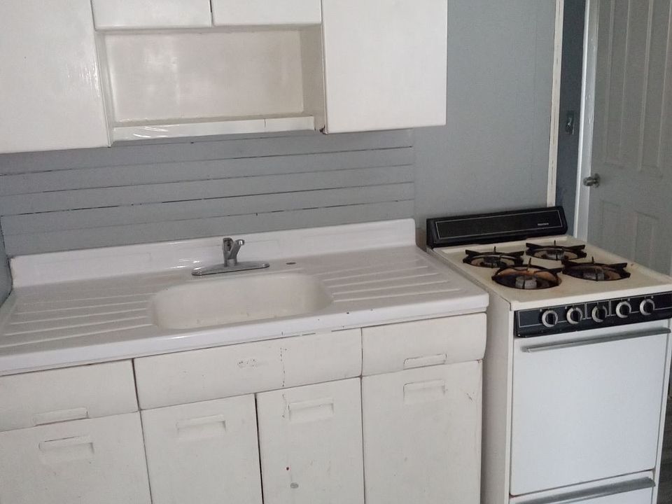 2nd image of 24 W Cowden Pl