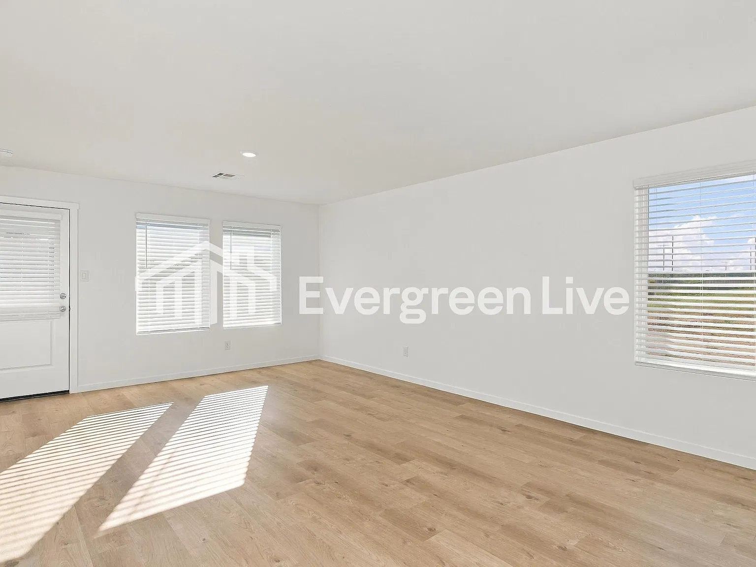3 bed, 2.0 bath, 1266 sqft, $1,375 — Photo 4