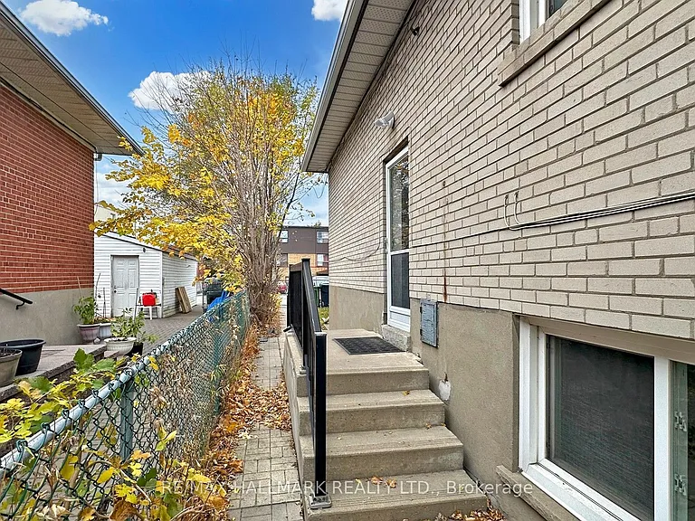 3572 Dufferin St #LOWER — Photo 25
