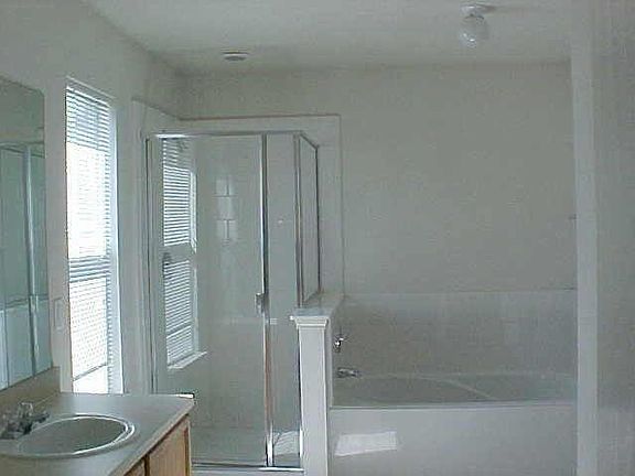 5th image of 819 Breton Dr