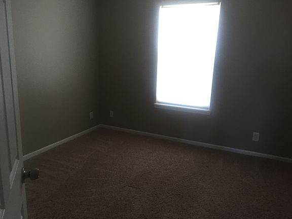 Front Bedroom-- large wall closet