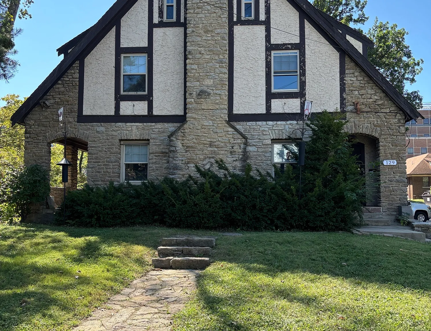6 bed, 2.5 bath, 1675 sqft, $3,500 — Photo 1