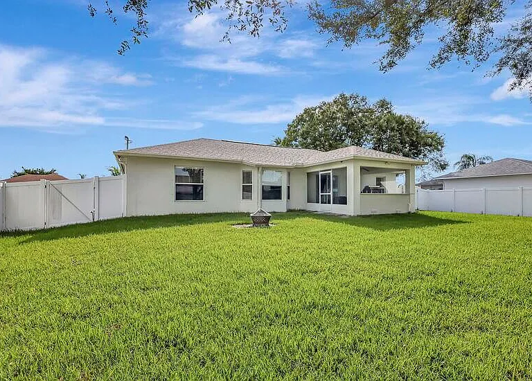 237 SW Twig Ave — Photo 31