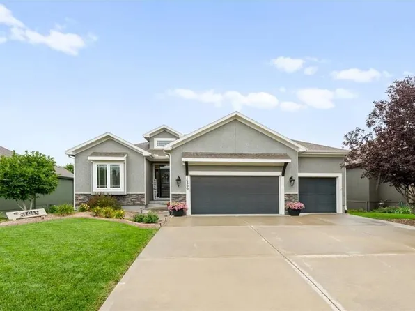 16366 S Laurelwood St, Olathe, KS 66062
