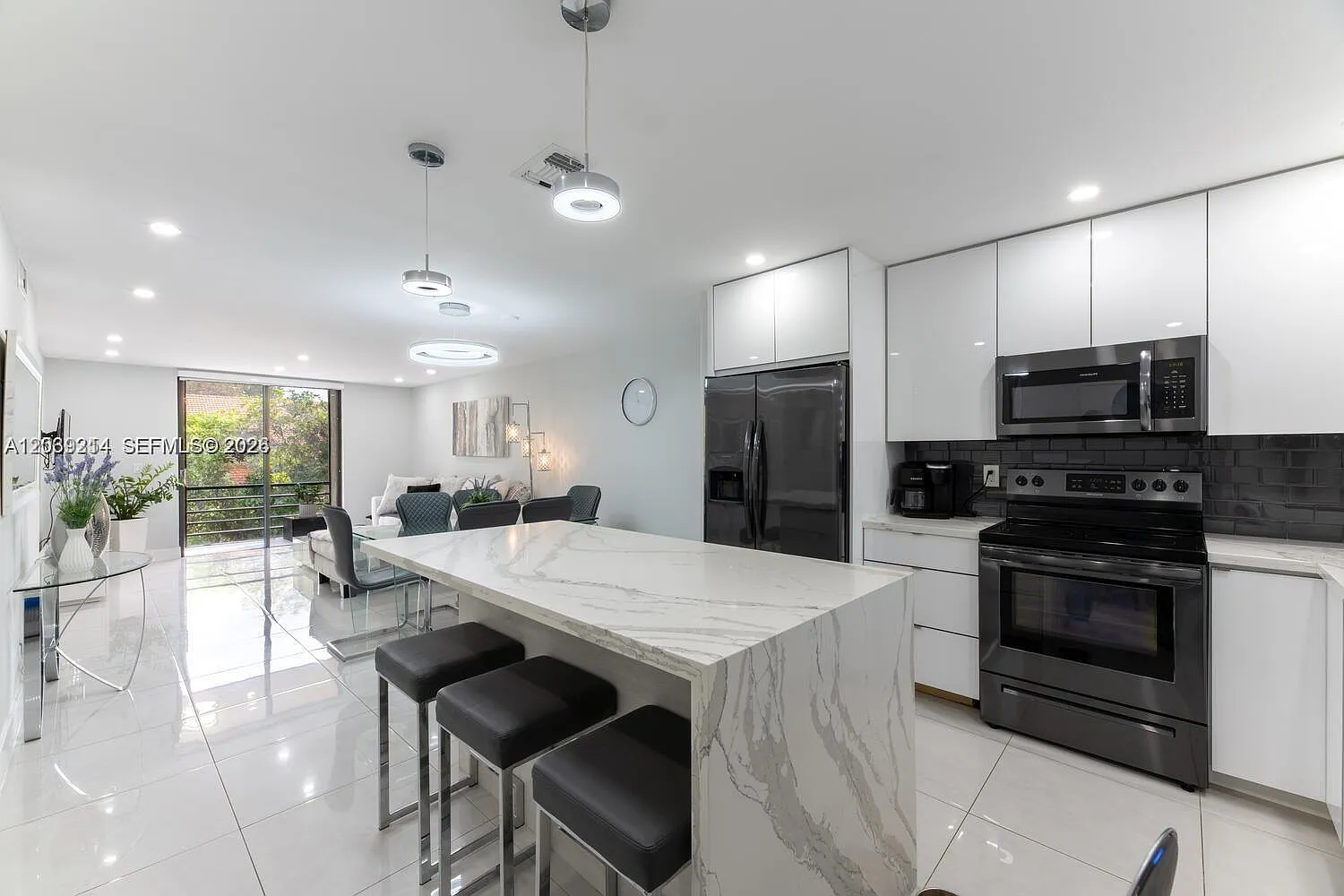 Forest Hills Condo South — Photo 2