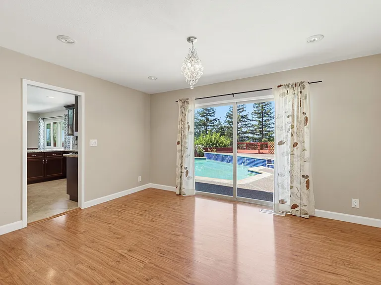 181 Piazza Way — Photo 24