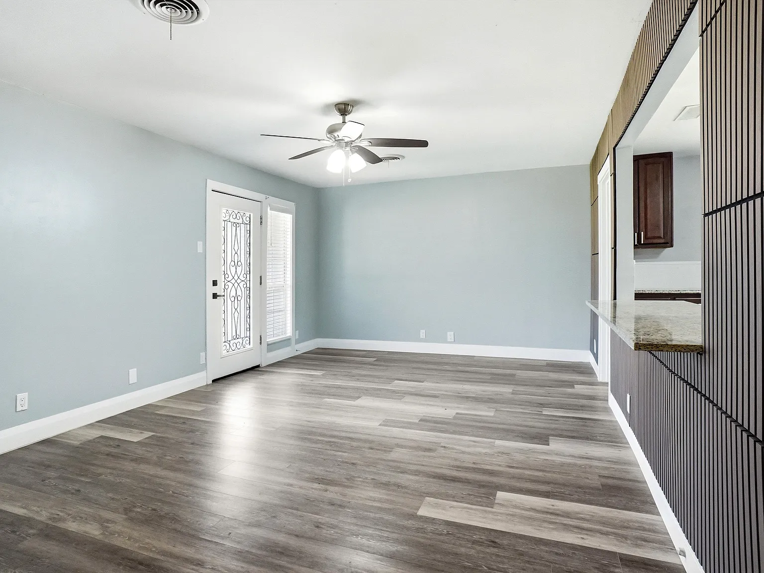 3 bed, 1152 sqft, $2,000 — Photo 4