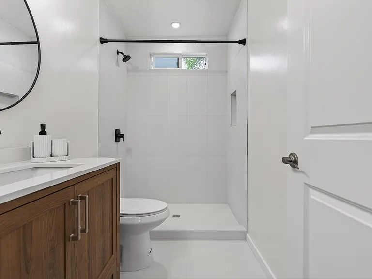 2539 Manhattan Ave — Photo 18