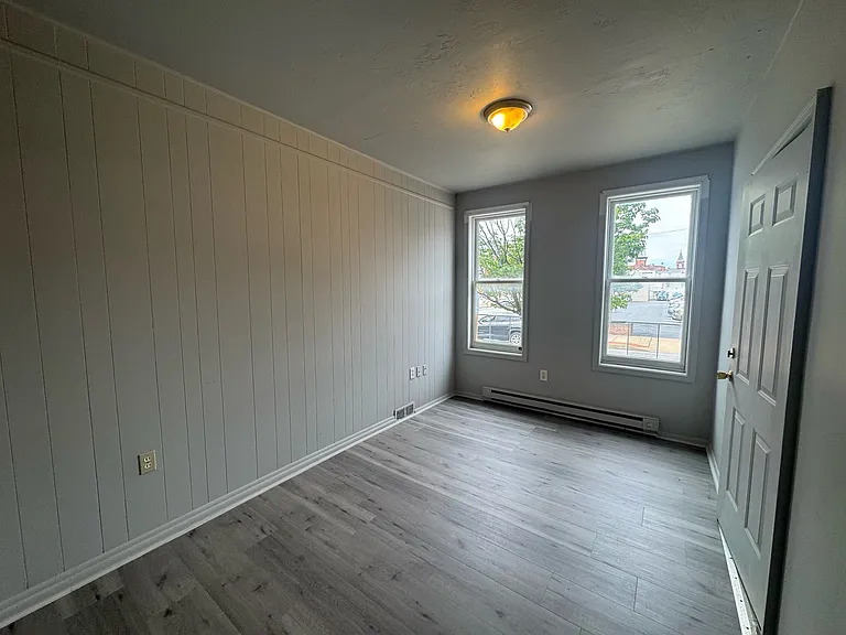 51 S Queen St #1 — Photo 36