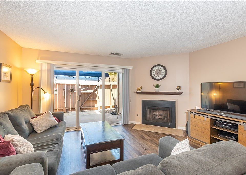 1st image of 9228 Carlton Oaks Dr