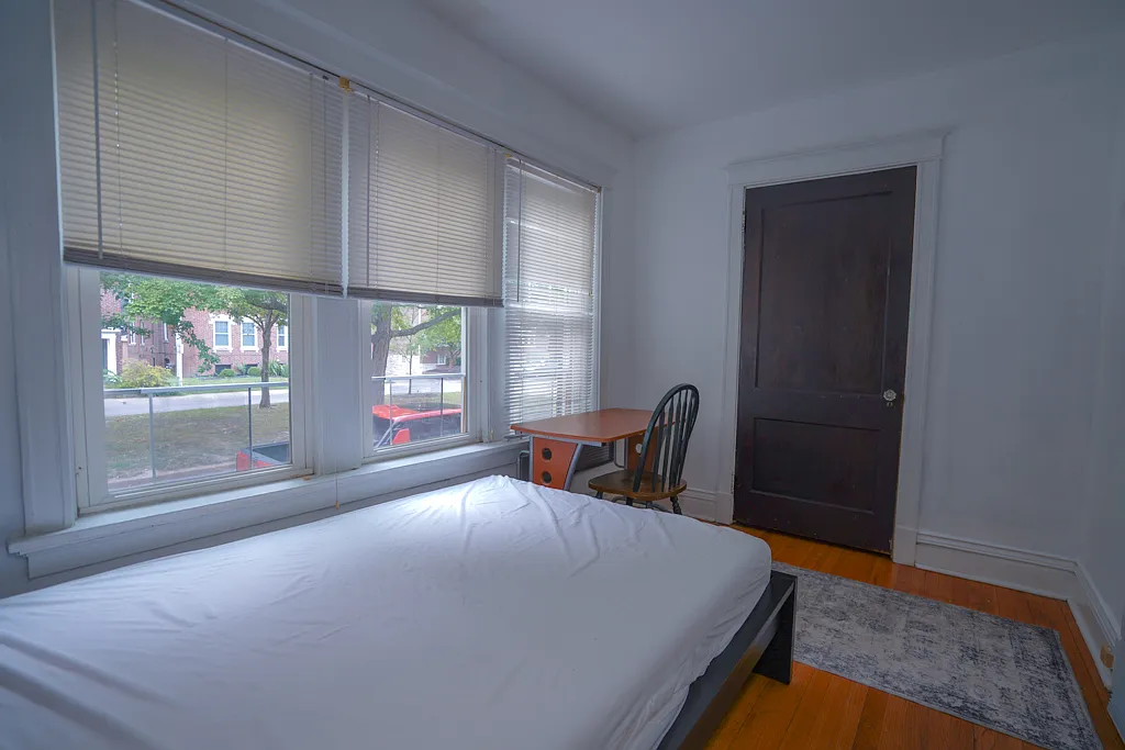2 bed, 1195 sqft, $1,695 — Photo 2