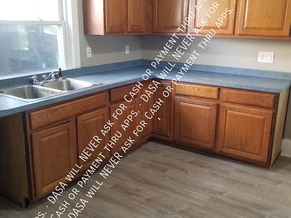 4th image of 126 Van Bergh Ave