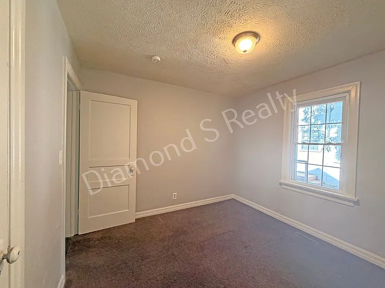 617 W Minota St — Photo 10