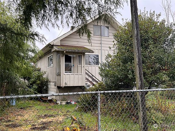 3rd image of 404 E Curtis