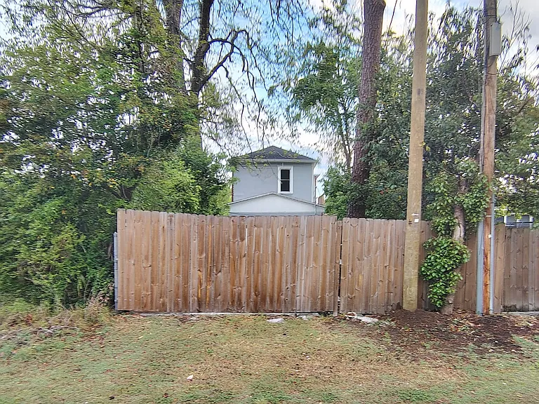 627 E Anderson St — Photo 10