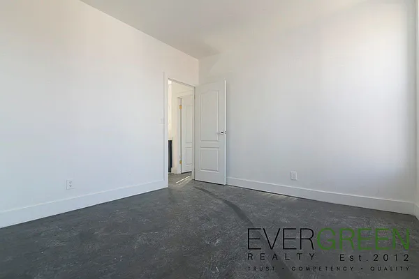 Rented by Evergreen Apartments BK | media 18