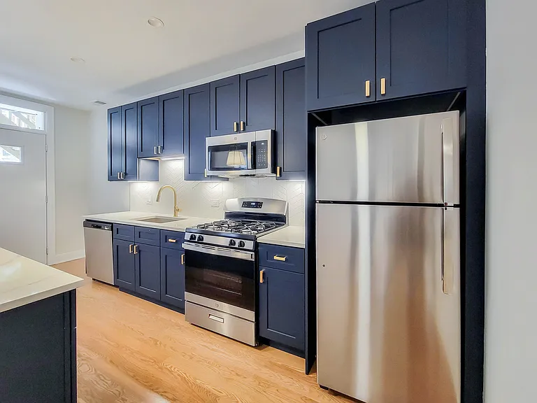 2032.5 W Montrose Ave #2B — Photo 2