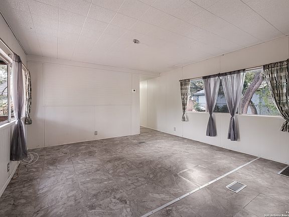5th image of 255 Oaklane St