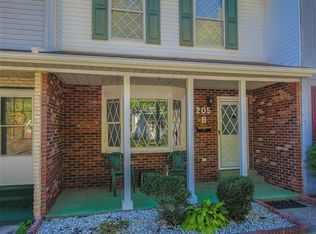 205 Hillside Dr, Nitro, WV 25143