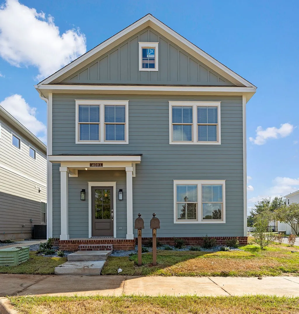4 bed, 2250 sqft, $3,200 — Photo 1