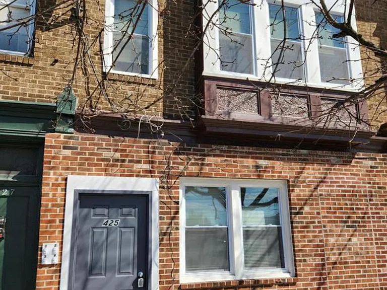 425 Main St #C — Photo 9