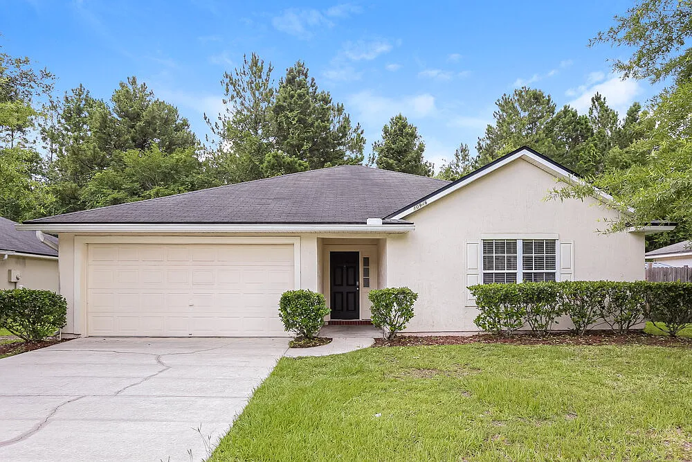 4 bed, 2.0 bath, 1814 sqft, $1,935 — Photo 1