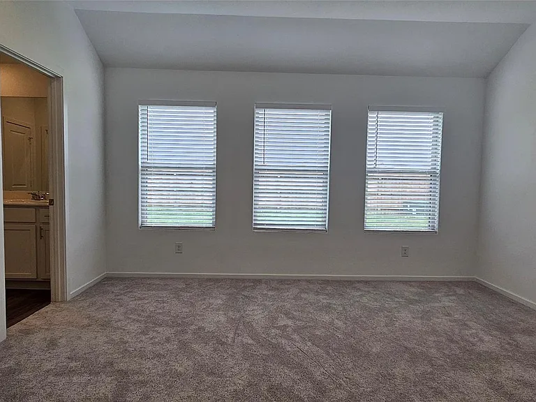9918 Lockridge Manor Dr — Photo 12