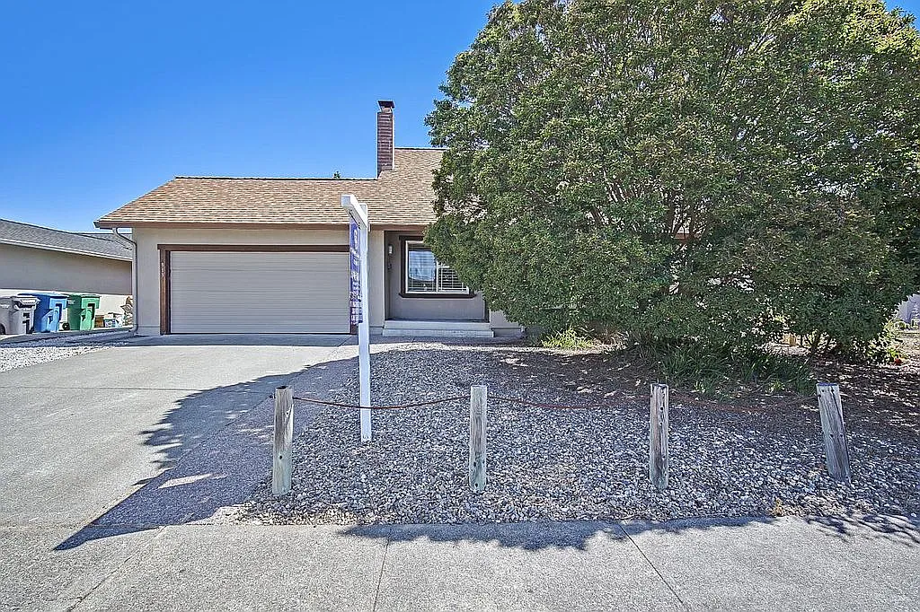 913 S McDowell Blvd photo 1