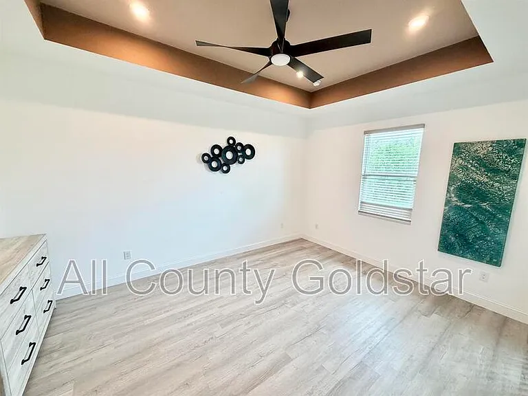 6049 Higgins Ln — Photo 12