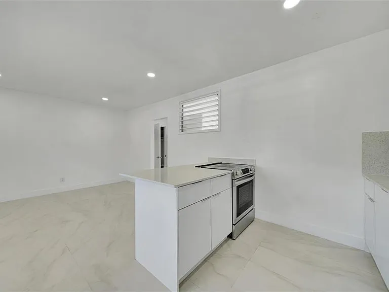 323 Elm St #7 — Photo 10