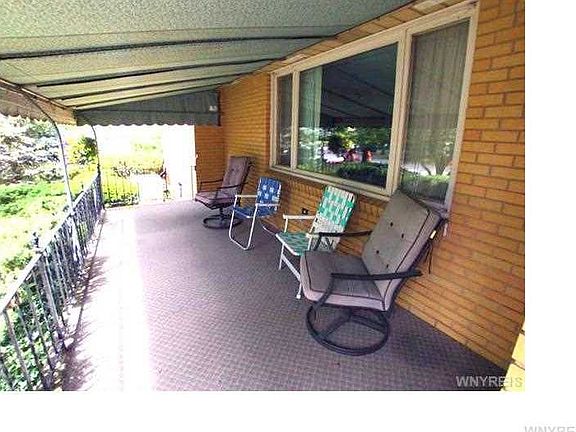 3rd image of 190 Carpenter Ave