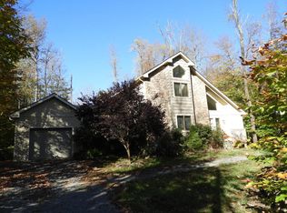 201 Sweet Briar Rd, Pocono Pines, PA 18350