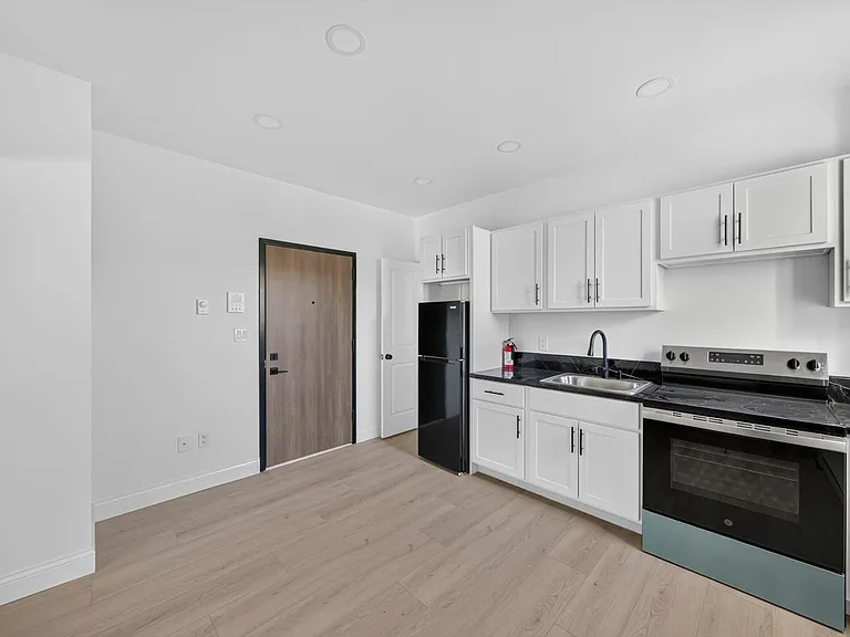 1140 Ashland St #D — Photo 6