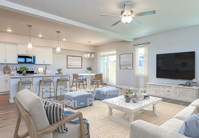 504 NE Trillium Dr — Photo 1