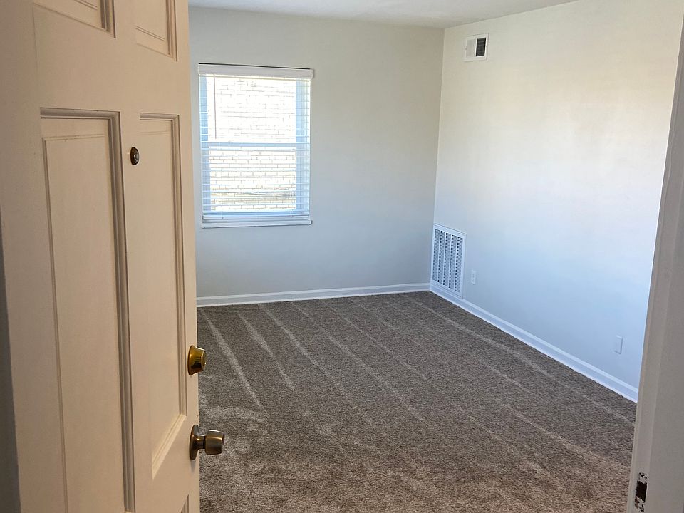 1st image of 530 Hadley Ave #3