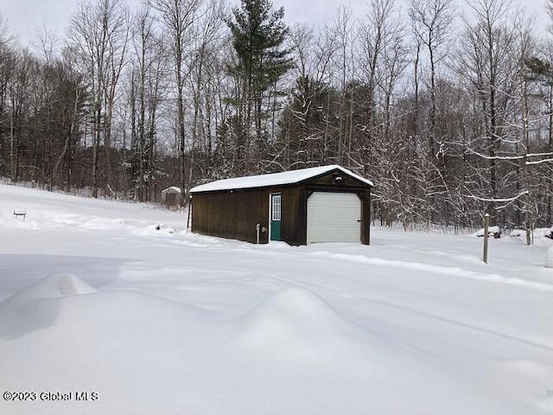 4th image of 477 Wemple Road