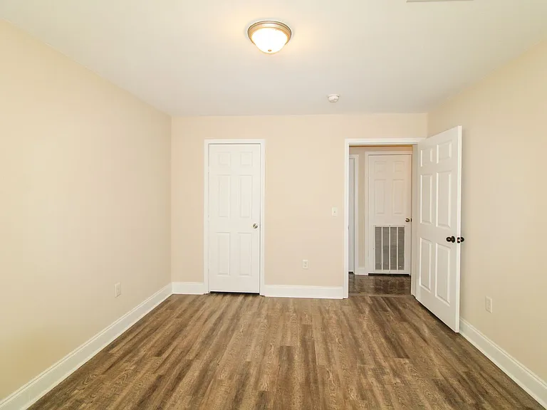 140 Meadows Ln — Photo 13