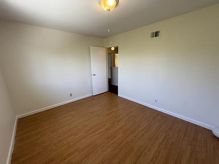 2659 Glen Loman Way — Photo 12