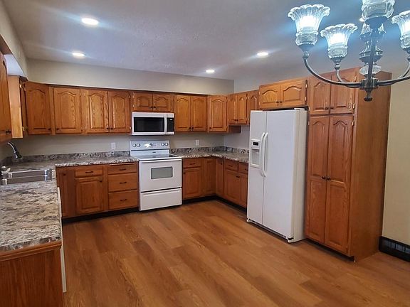 5th image of 102 S 27th St