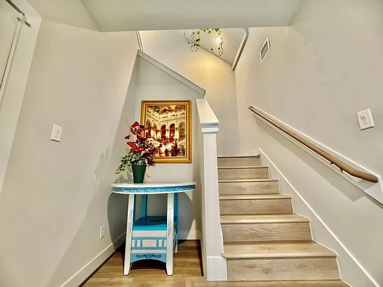 1254 N Post Oak Rd #B — Photo 14