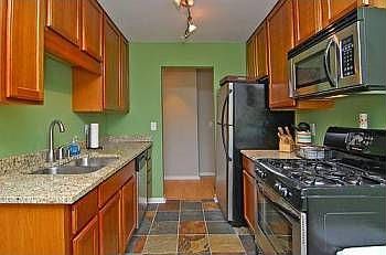 2nd image of 3215 Pillsbury Ave #3
