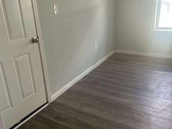 4th image of 17568-70 Lakeshore Blvd #9
