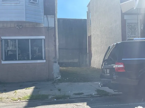 5320 Race St, Philadelphia, PA 19139