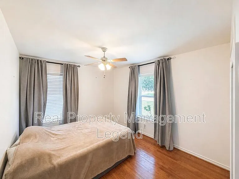 409 La Salle Dr — Photo 10