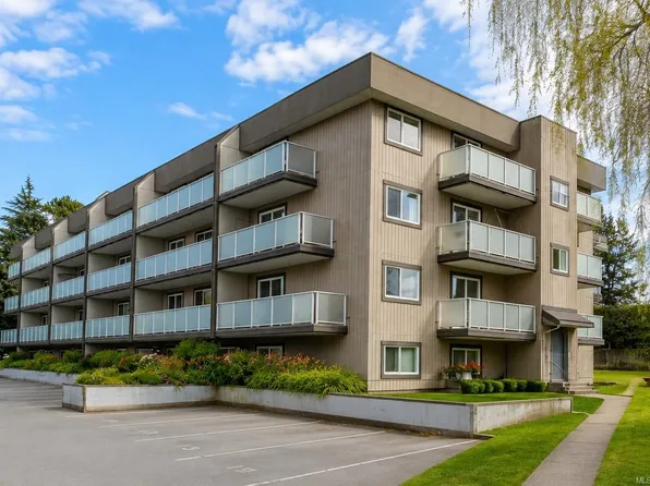 3240 Glasgow Ave #203, Saanich, BC V8X 1M2